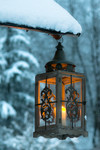 Lanterne au jardin en hiver